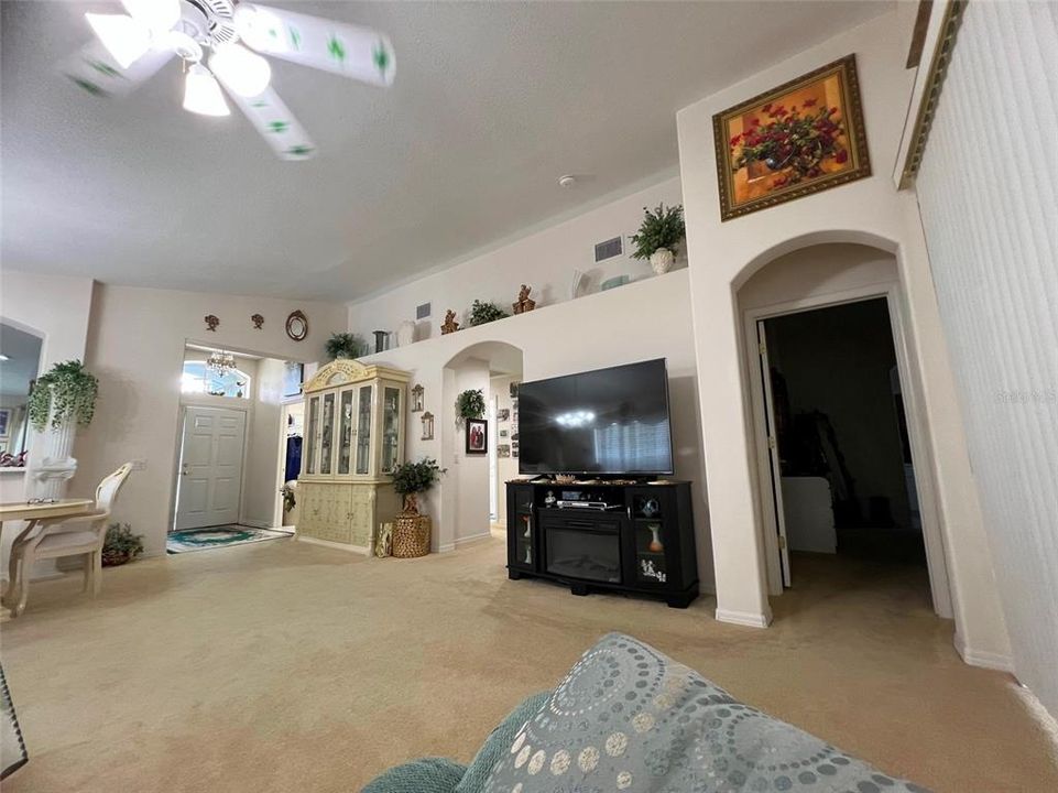 En Venta: $387,000 (3 camas, 2 baños, 1683 Pies cuadrados)
