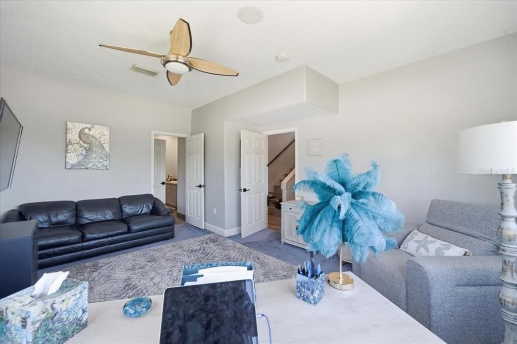 For Sale: $1,050,000 (3 beds, 2 baths, 3164 Square Feet)