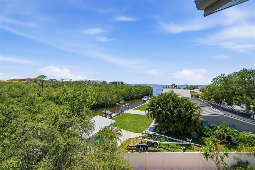 For Sale: $1,050,000 (3 beds, 2 baths, 3164 Square Feet)