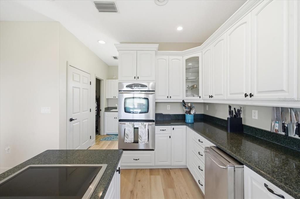 For Sale: $1,050,000 (3 beds, 2 baths, 3164 Square Feet)