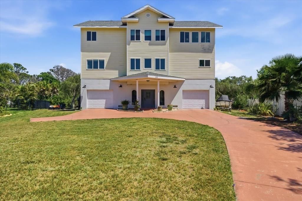 For Sale: $1,050,000 (3 beds, 2 baths, 3164 Square Feet)