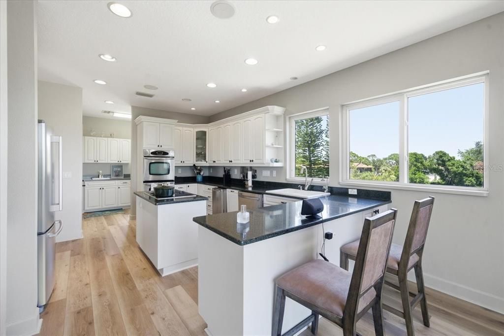For Sale: $1,050,000 (3 beds, 2 baths, 3164 Square Feet)