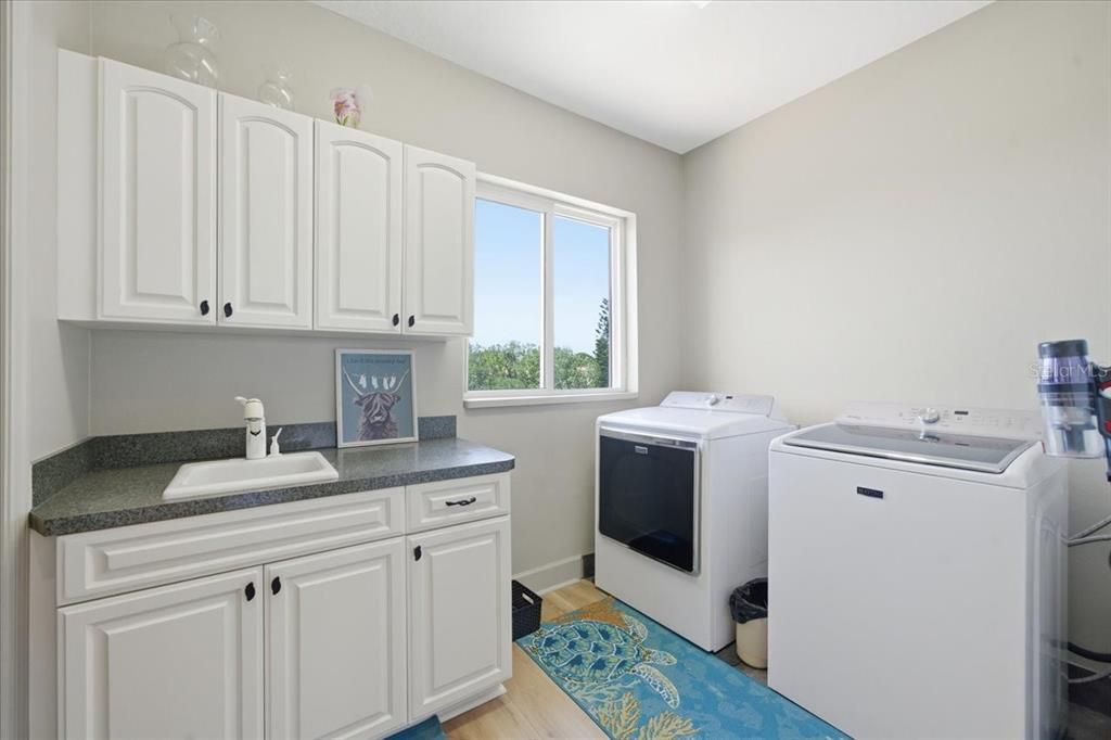 For Sale: $1,050,000 (3 beds, 2 baths, 3164 Square Feet)