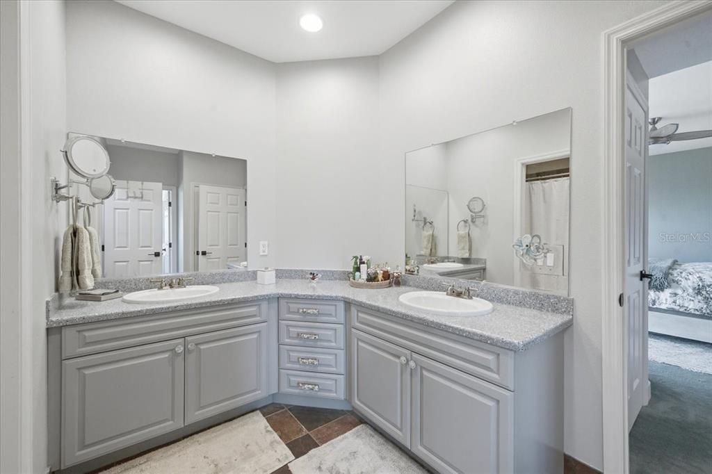For Sale: $1,050,000 (3 beds, 2 baths, 3164 Square Feet)
