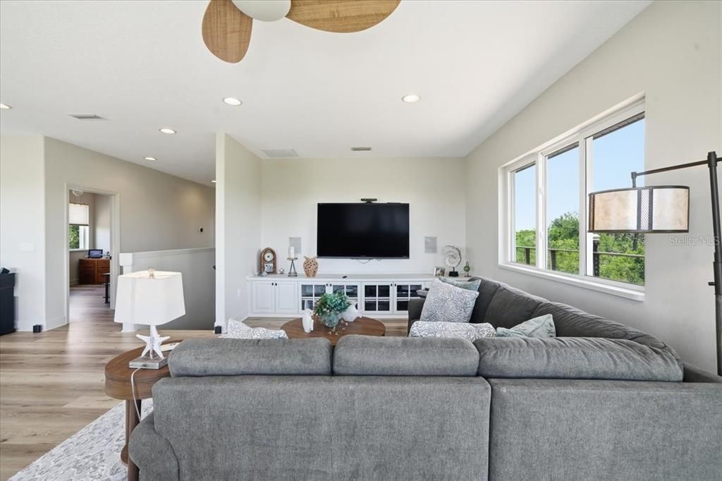 For Sale: $1,050,000 (3 beds, 2 baths, 3164 Square Feet)