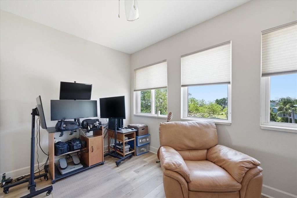 For Sale: $1,050,000 (3 beds, 2 baths, 3164 Square Feet)