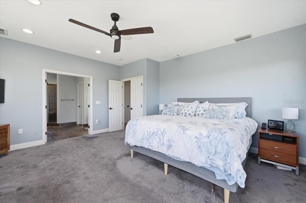 For Sale: $1,050,000 (3 beds, 2 baths, 3164 Square Feet)