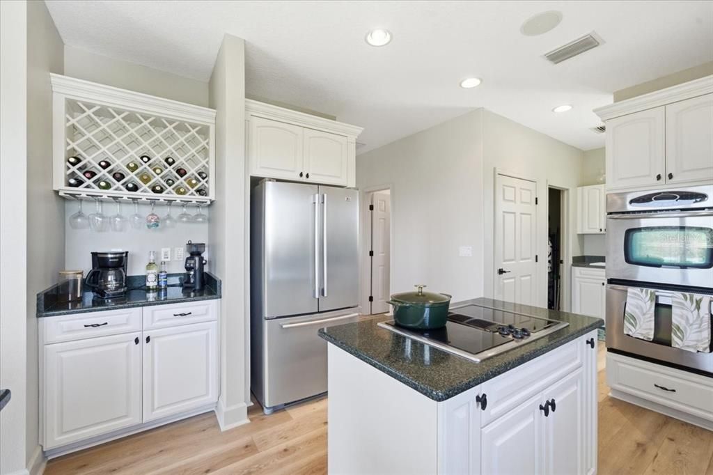 For Sale: $1,050,000 (3 beds, 2 baths, 3164 Square Feet)