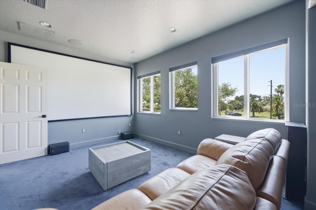 For Sale: $1,050,000 (3 beds, 2 baths, 3164 Square Feet)