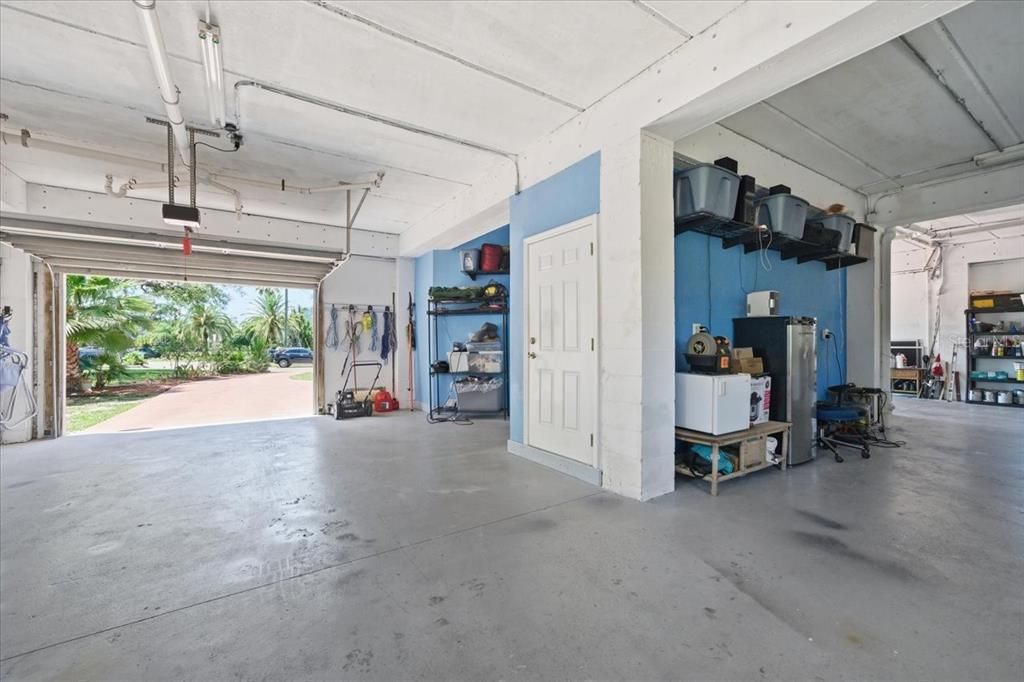 For Sale: $1,050,000 (3 beds, 2 baths, 3164 Square Feet)