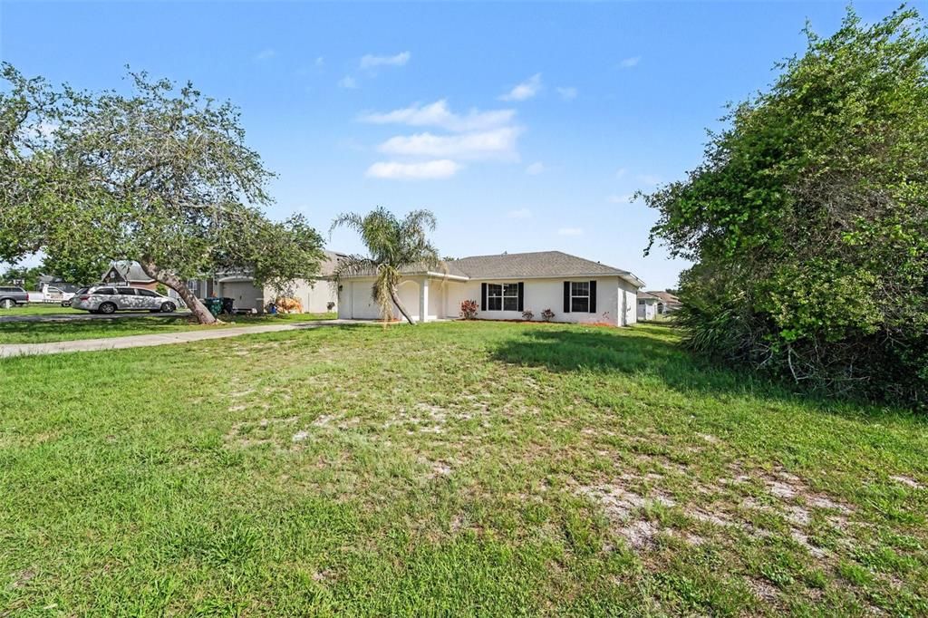 For Sale: $285,500 (3 beds, 2 baths, 1191 Square Feet)