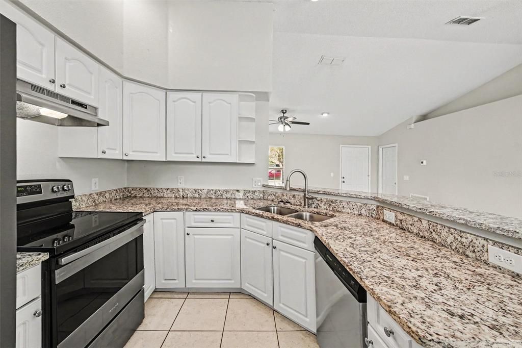 For Sale: $285,500 (3 beds, 2 baths, 1191 Square Feet)