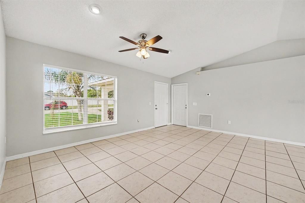 For Sale: $285,500 (3 beds, 2 baths, 1191 Square Feet)
