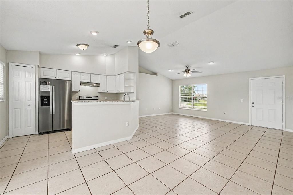 For Sale: $285,500 (3 beds, 2 baths, 1191 Square Feet)