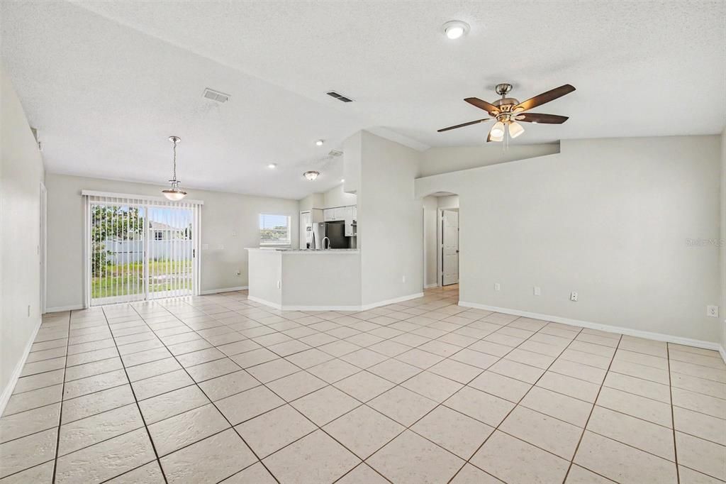 For Sale: $285,500 (3 beds, 2 baths, 1191 Square Feet)