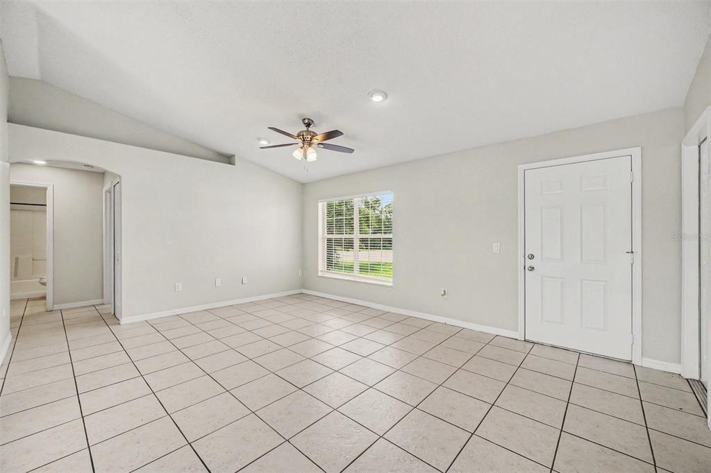 For Sale: $285,500 (3 beds, 2 baths, 1191 Square Feet)