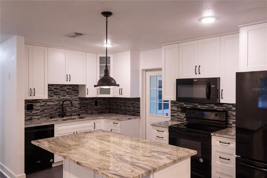 For Sale: $335,000 (3 beds, 2 baths, 1630 Square Feet)