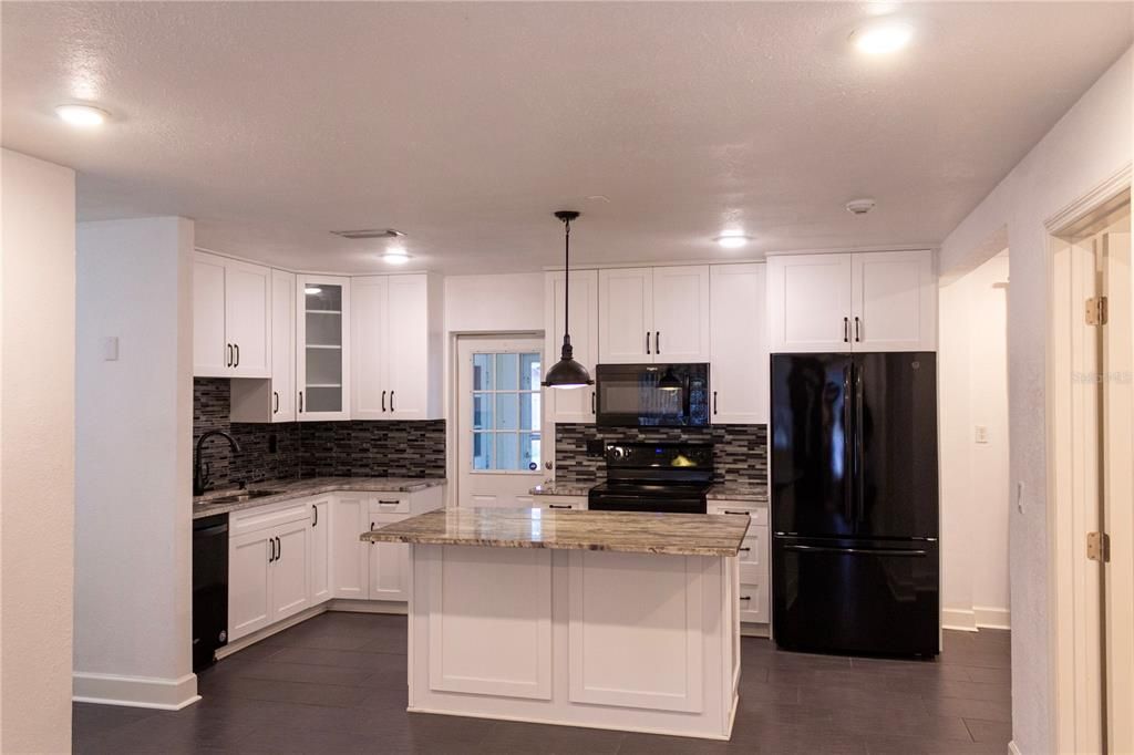 For Sale: $335,000 (3 beds, 2 baths, 1630 Square Feet)