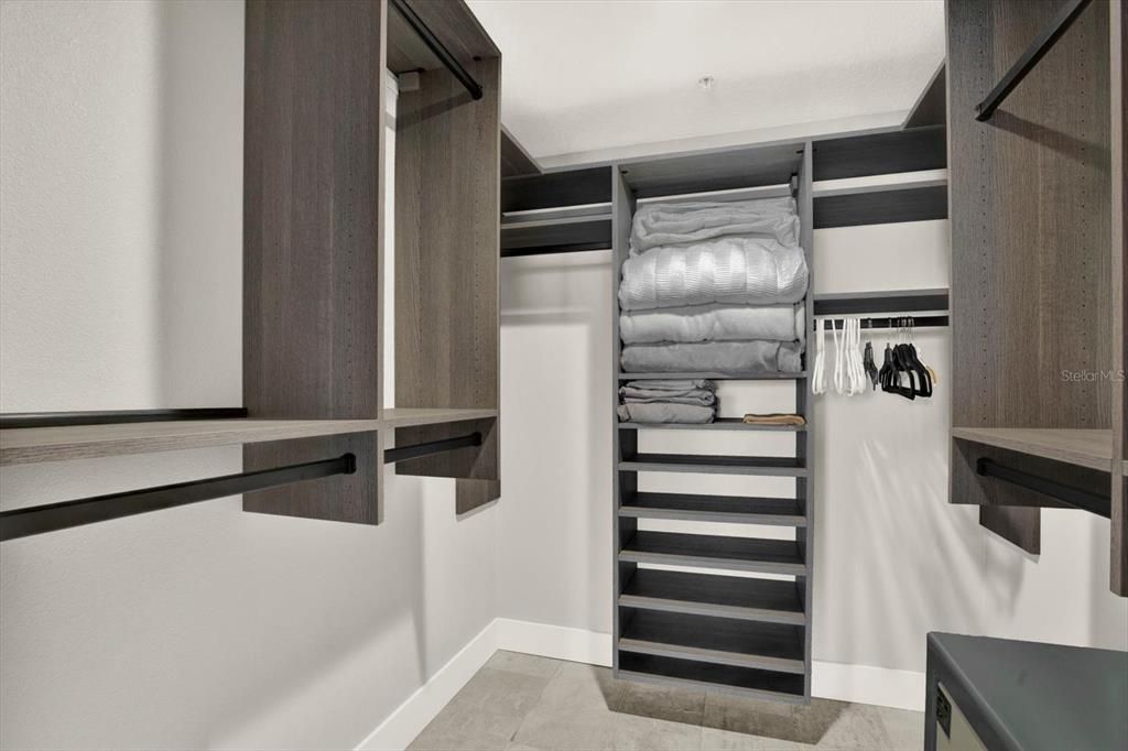 For Sale: $1,190,000 (2 beds, 2 baths, 1230 Square Feet)