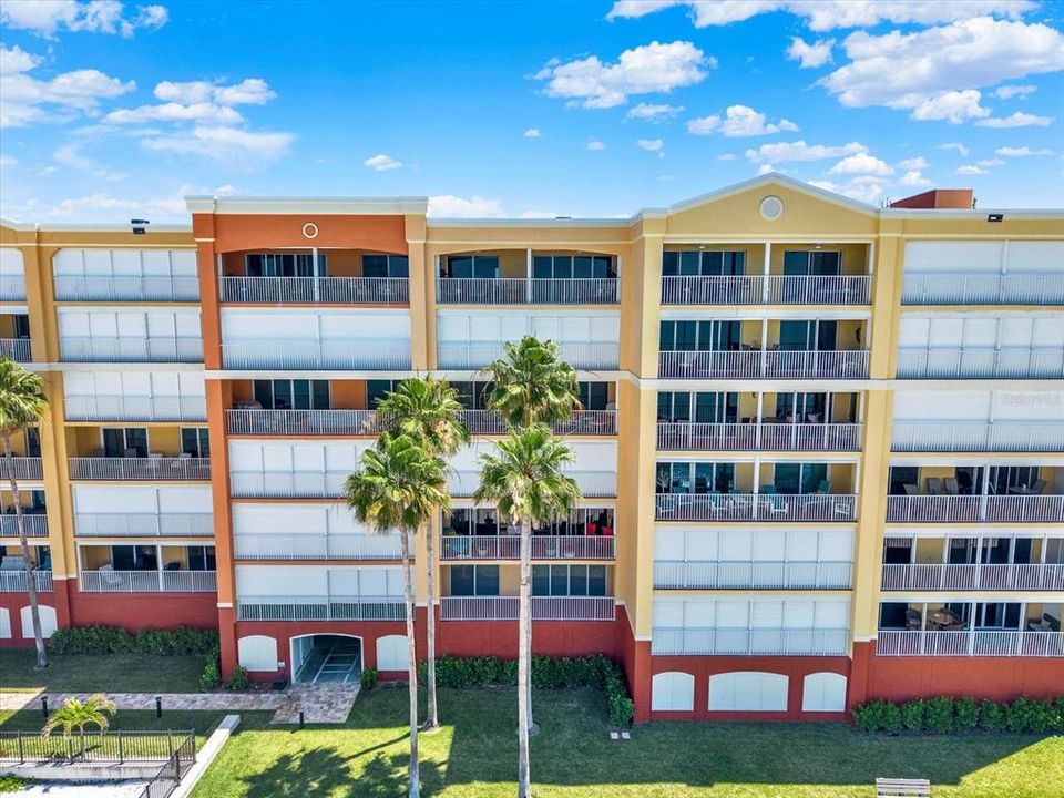 For Sale: $1,190,000 (2 beds, 2 baths, 1230 Square Feet)