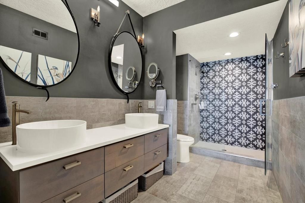 For Sale: $1,190,000 (2 beds, 2 baths, 1230 Square Feet)
