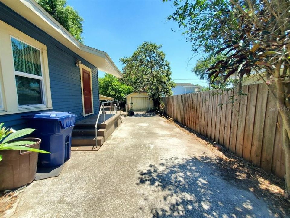 For Rent: $2,000 (2 beds, 1 baths, 840 Square Feet)