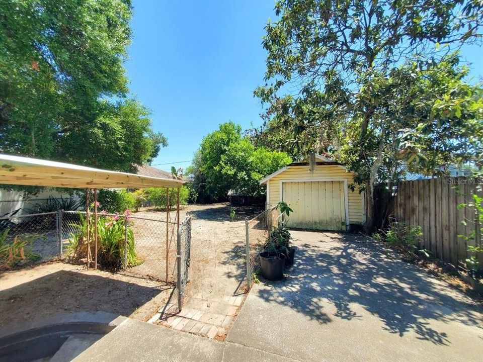 For Rent: $2,000 (2 beds, 1 baths, 840 Square Feet)