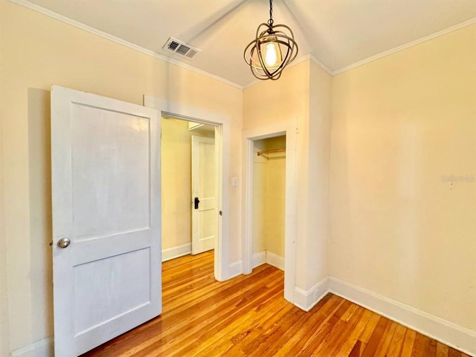 For Rent: $2,000 (2 beds, 1 baths, 840 Square Feet)