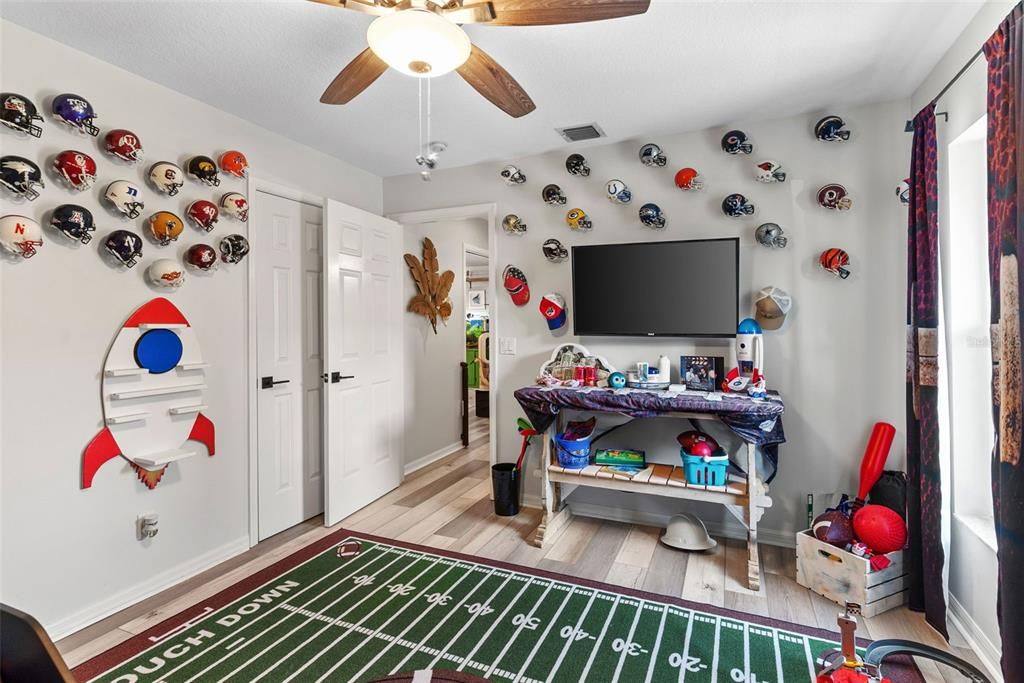 For Sale: $500,000 (3 beds, 2 baths, 1719 Square Feet)