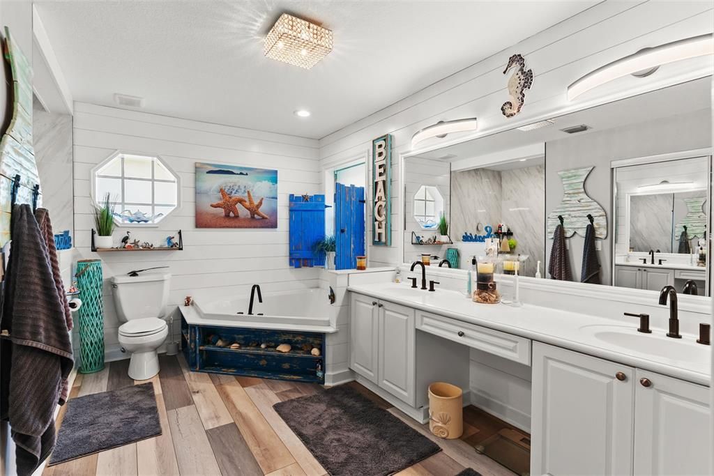 For Sale: $500,000 (3 beds, 2 baths, 1719 Square Feet)