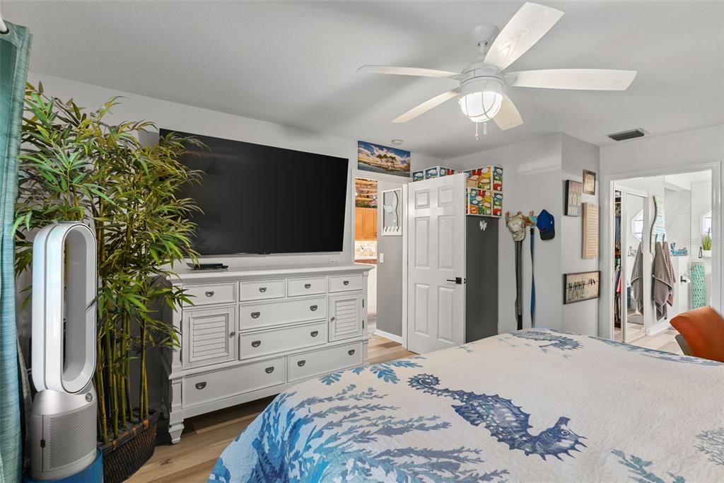 For Sale: $500,000 (3 beds, 2 baths, 1719 Square Feet)