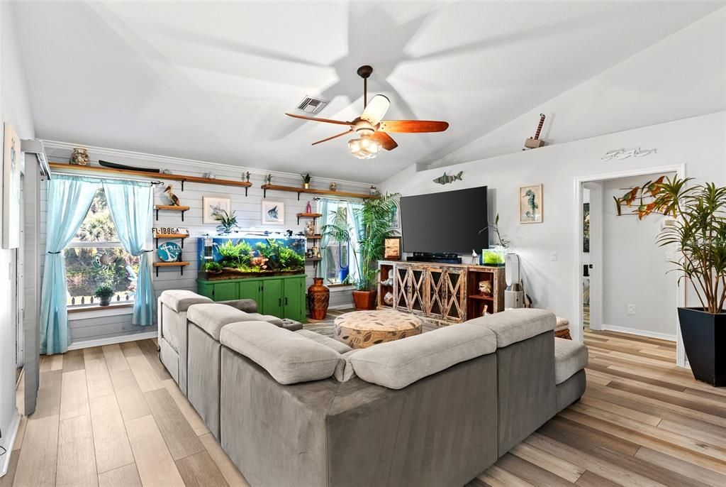 For Sale: $500,000 (3 beds, 2 baths, 1719 Square Feet)
