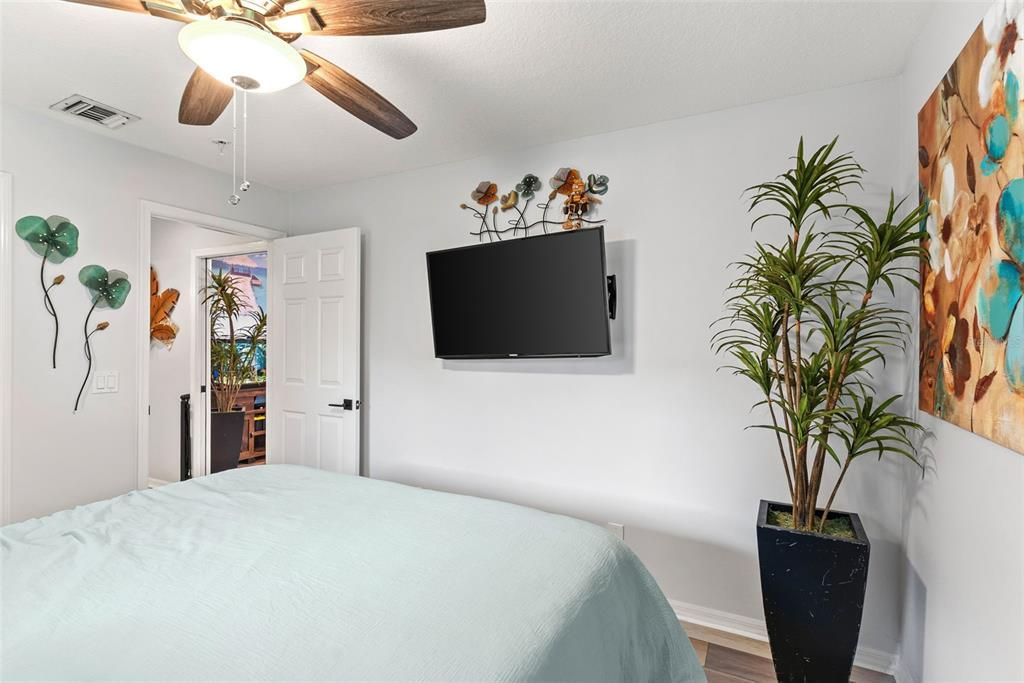 For Sale: $500,000 (3 beds, 2 baths, 1719 Square Feet)