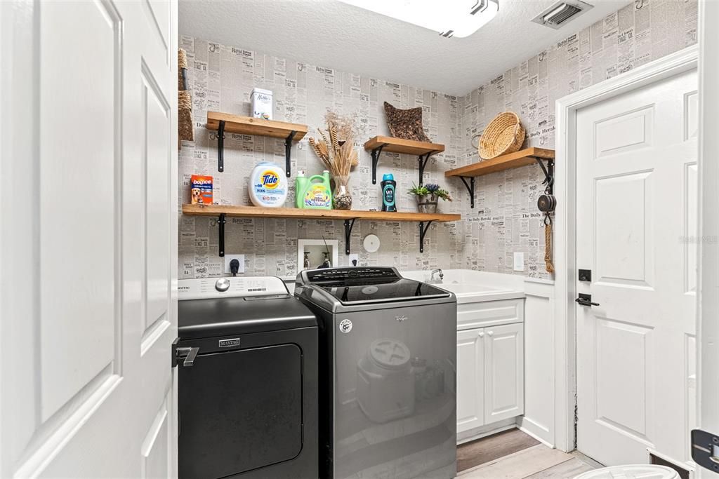 For Sale: $500,000 (3 beds, 2 baths, 1719 Square Feet)