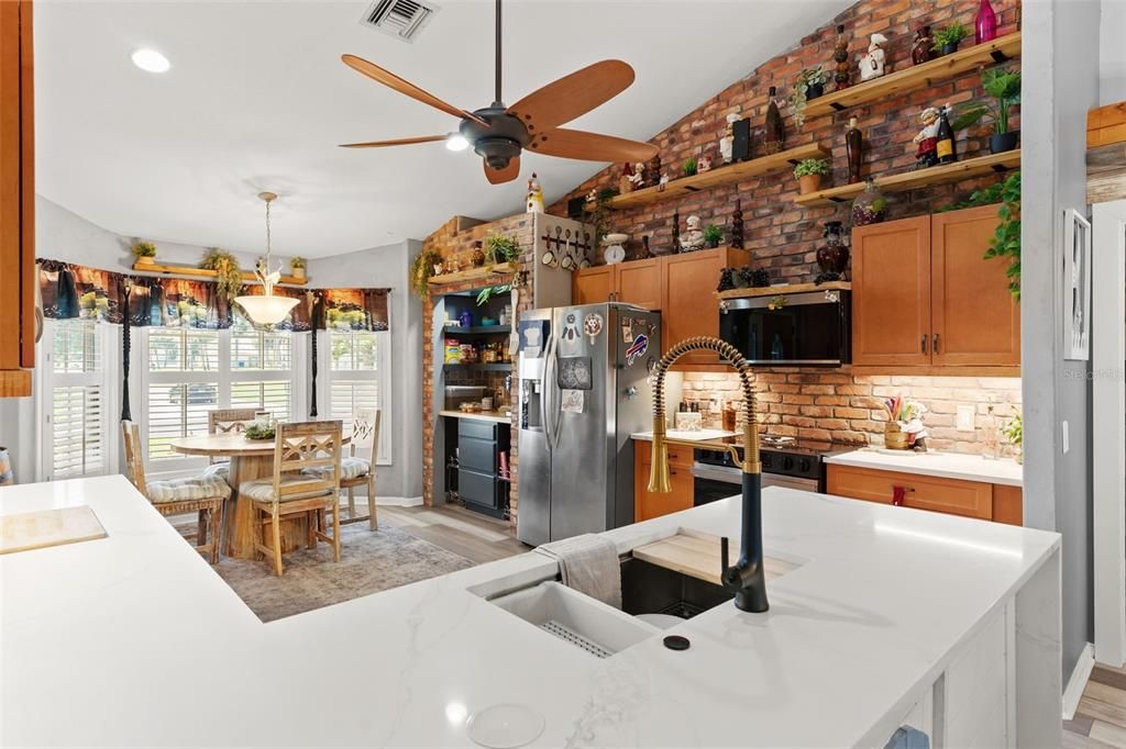 For Sale: $500,000 (3 beds, 2 baths, 1719 Square Feet)