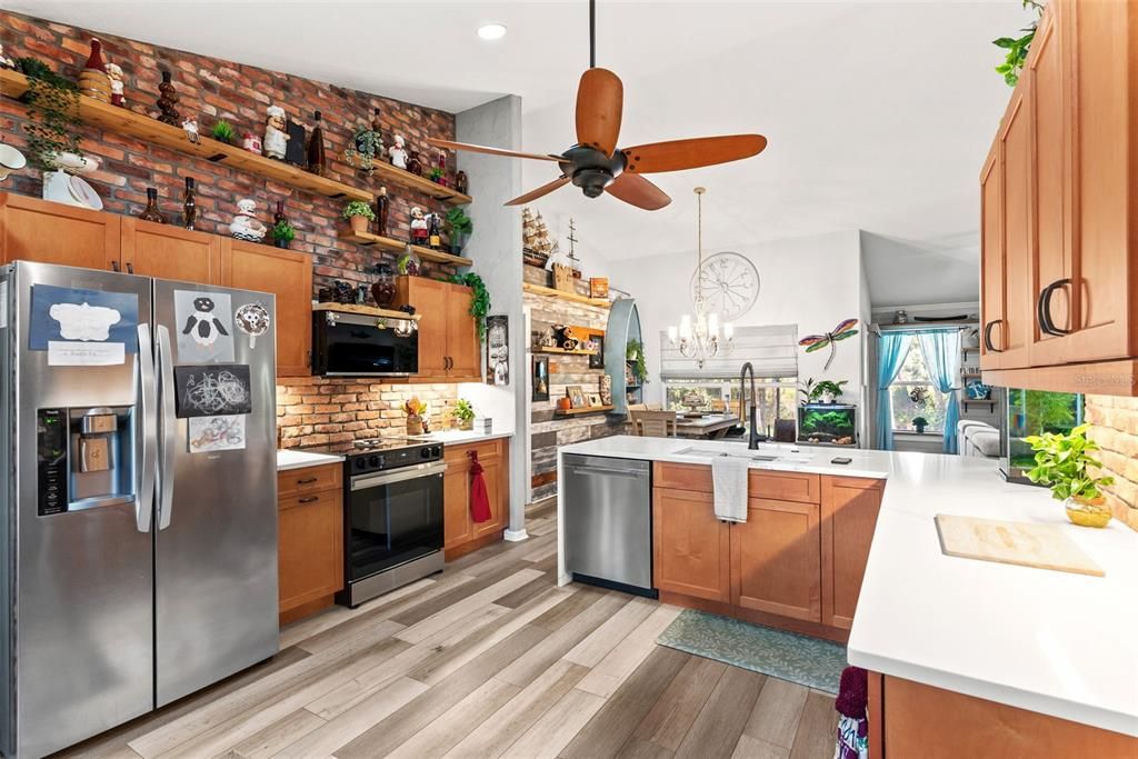 For Sale: $500,000 (3 beds, 2 baths, 1719 Square Feet)