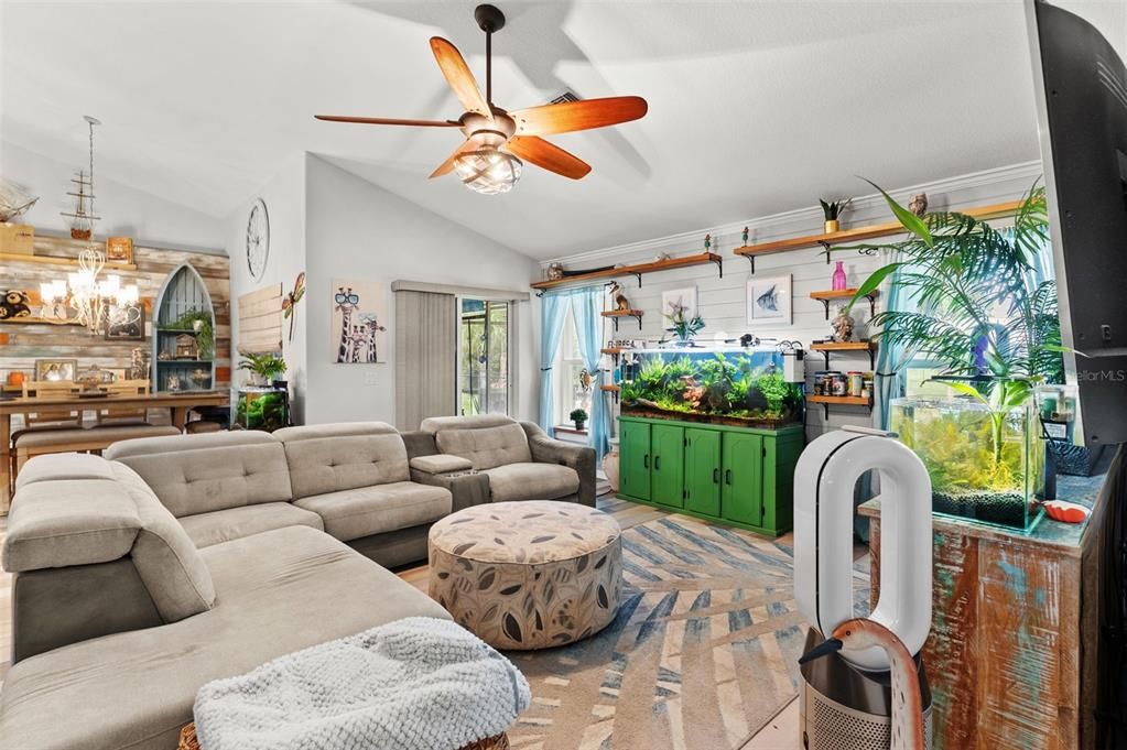 For Sale: $500,000 (3 beds, 2 baths, 1719 Square Feet)