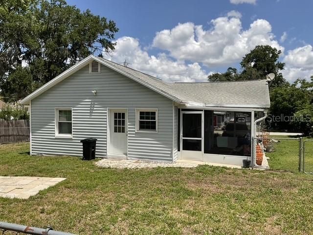 For Sale: $225,000 (2 beds, 1 baths, 900 Square Feet)