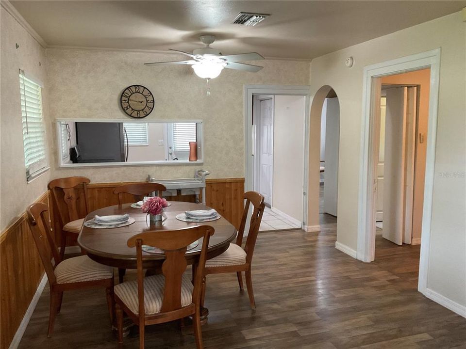 For Sale: $225,000 (2 beds, 1 baths, 900 Square Feet)