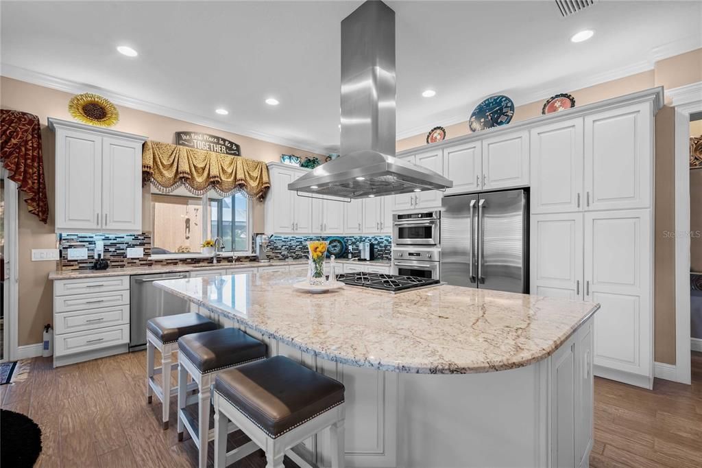 For Sale: $600,000 (3 beds, 3 baths, 2755 Square Feet)
