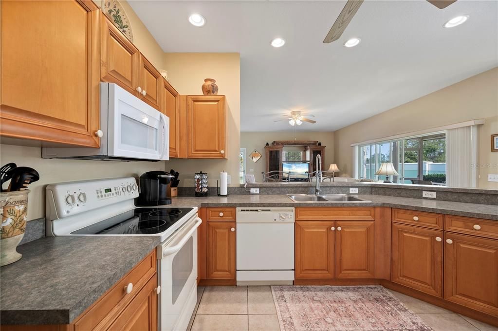 Activo con contrato: $249,900 (2 camas, 2 baños, 1368 Pies cuadrados)