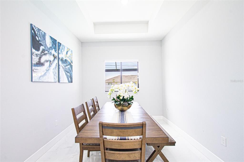 Activo con contrato: $499,900 (4 camas, 2 baños, 1736 Pies cuadrados)
