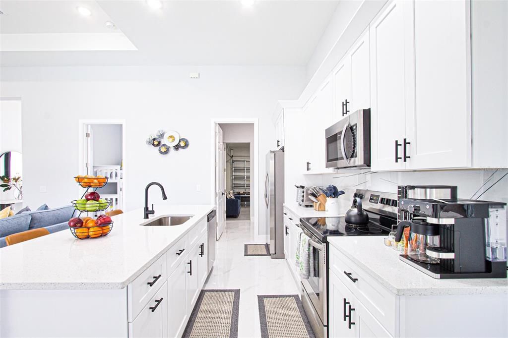 Activo con contrato: $499,900 (4 camas, 2 baños, 1736 Pies cuadrados)