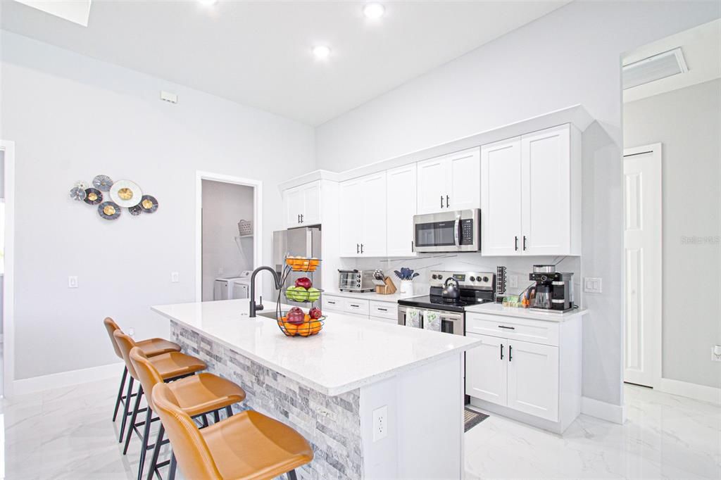 Activo con contrato: $499,900 (4 camas, 2 baños, 1736 Pies cuadrados)