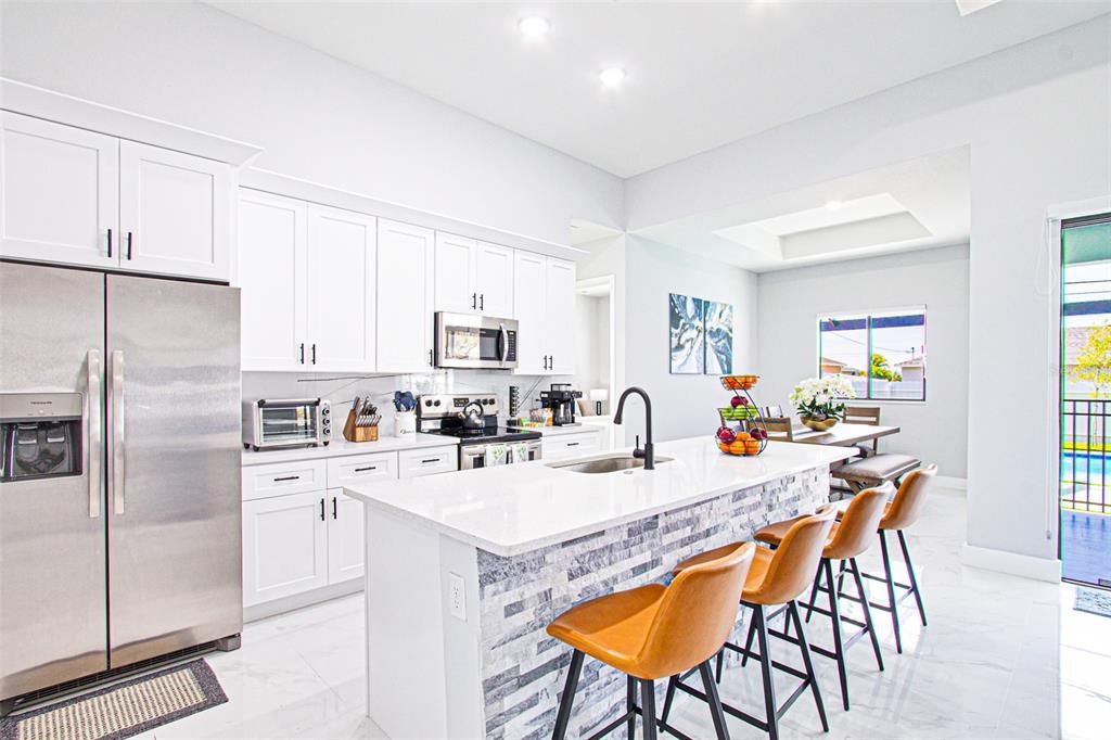 Activo con contrato: $499,900 (4 camas, 2 baños, 1736 Pies cuadrados)