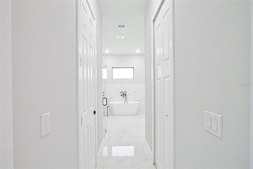Activo con contrato: $499,900 (4 camas, 2 baños, 1736 Pies cuadrados)