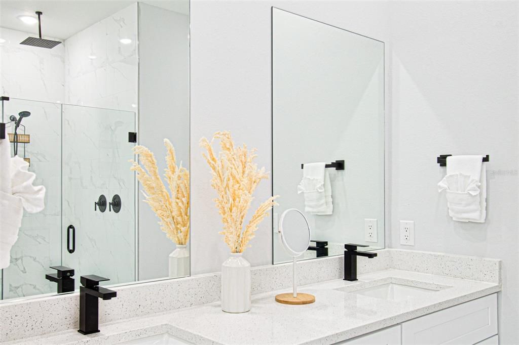 Activo con contrato: $499,900 (4 camas, 2 baños, 1736 Pies cuadrados)