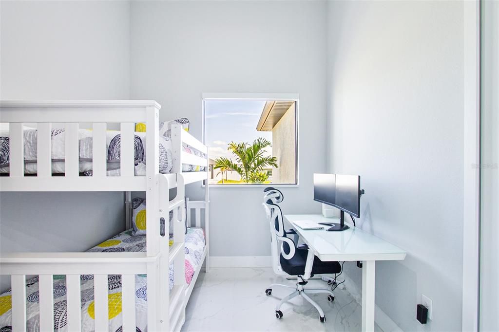 Activo con contrato: $499,900 (4 camas, 2 baños, 1736 Pies cuadrados)