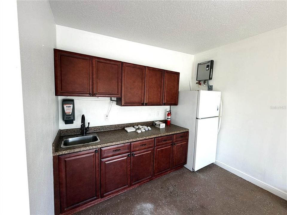 For Sale: $259,000 (3 beds, 2 baths, 1168 Square Feet)