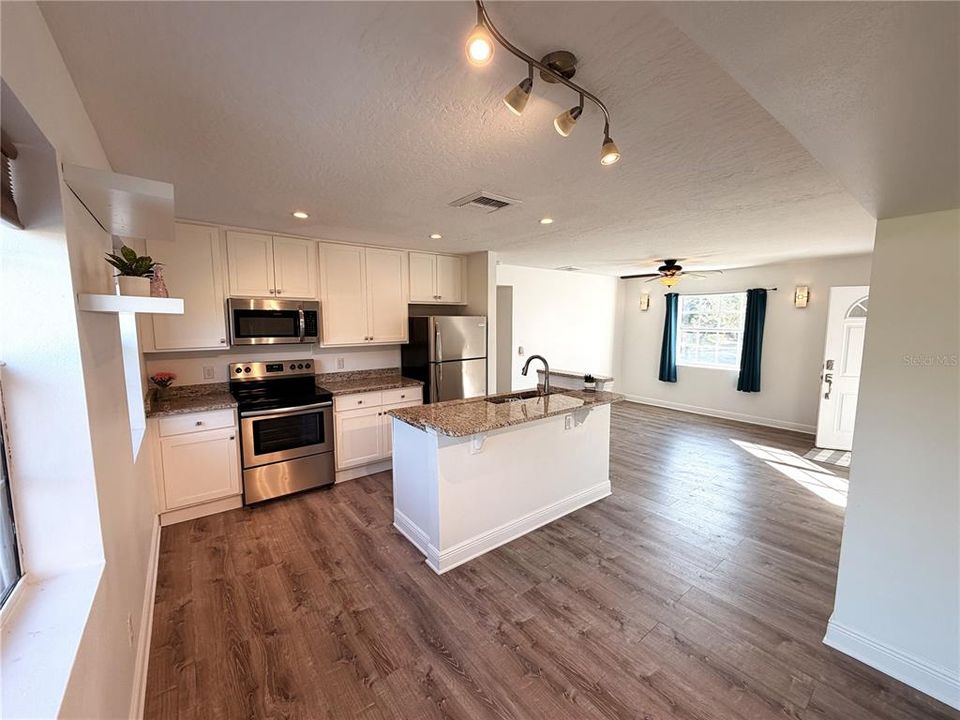 For Sale: $259,000 (3 beds, 2 baths, 1168 Square Feet)